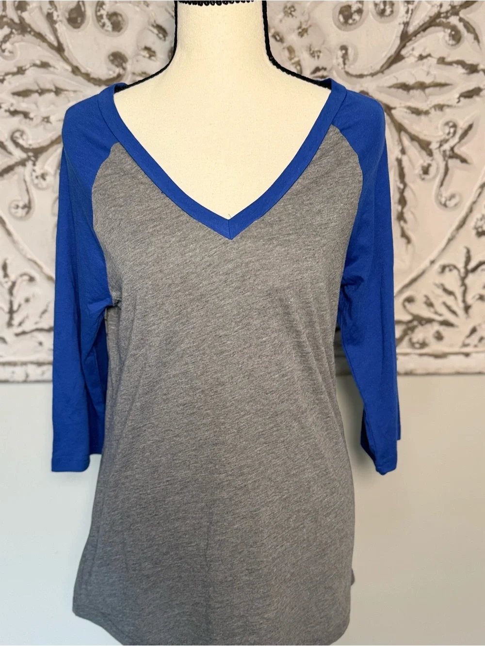 Kavio Gray & Royal Blue Raglan Baseball Tee Size Medium